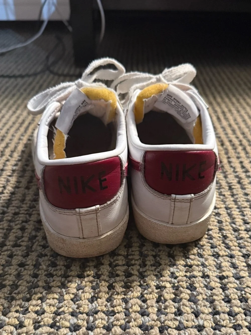 Nike Blazers Low-Top Red Swoosh - Picture 4 of 6